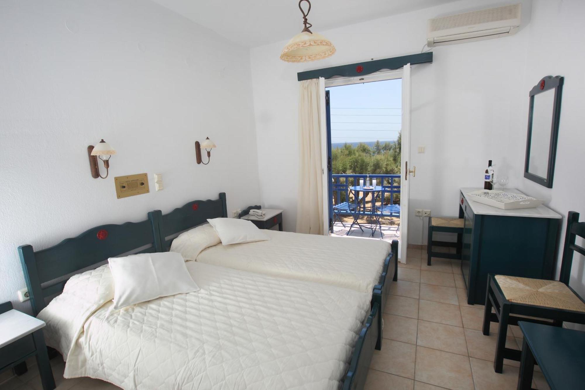 Paros Inn Logaras Room photo